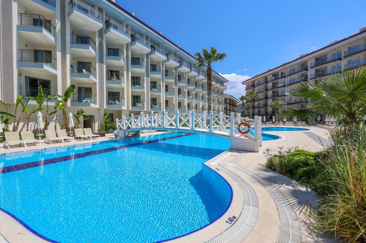 Ramada Hotel & Suites By Wyndham Kusadasi Exterior photo