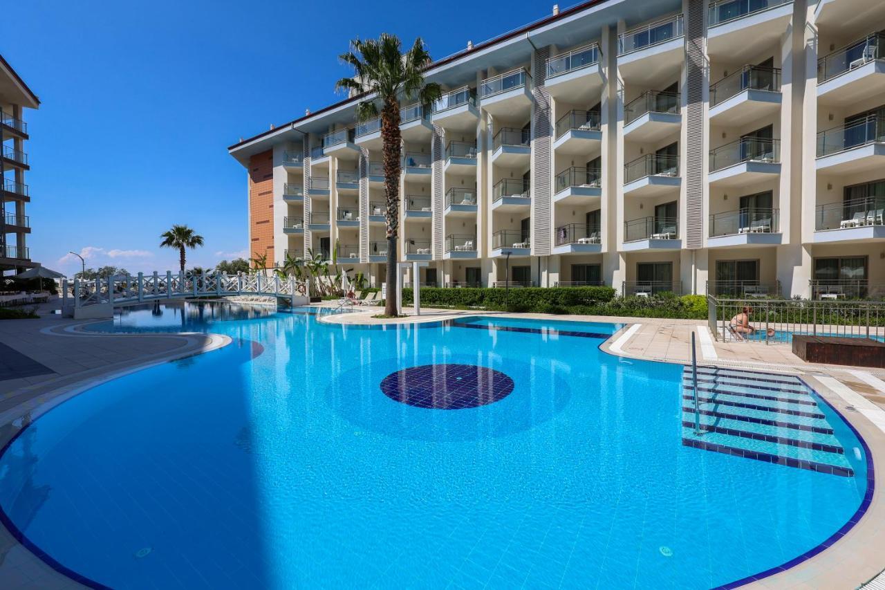 Ramada Hotel & Suites By Wyndham Kusadasi Exterior photo