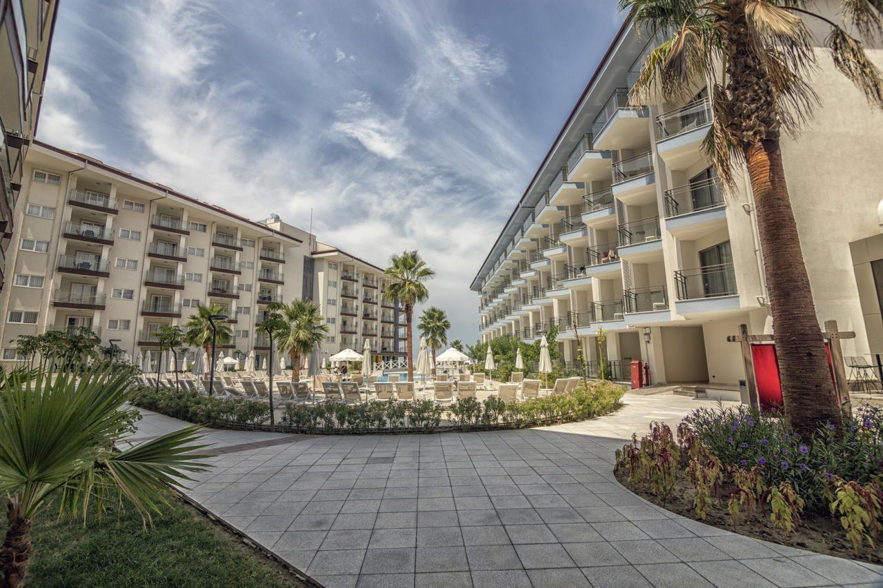 Ramada Hotel & Suites By Wyndham Kusadasi Exterior photo